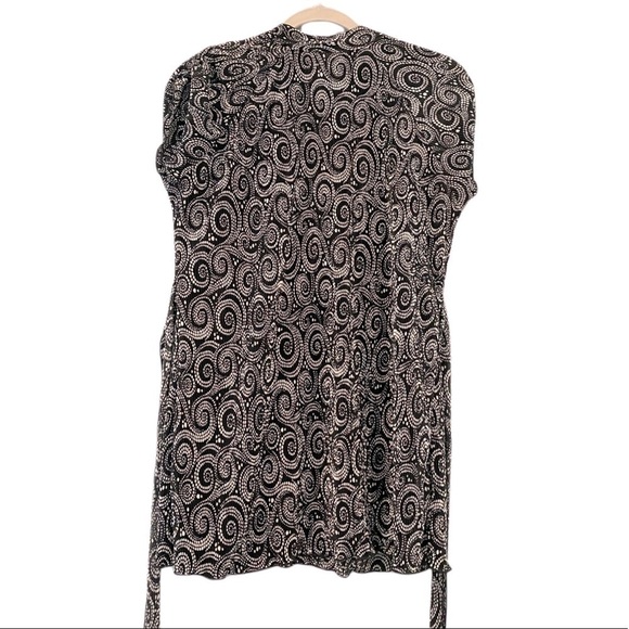 ⭐️ Jtb women’s blouse large black and white design v neck - Picture 3 of 3